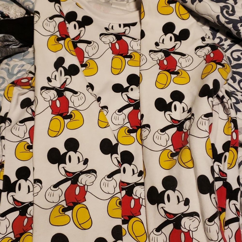 Disney mickey sweat shirt